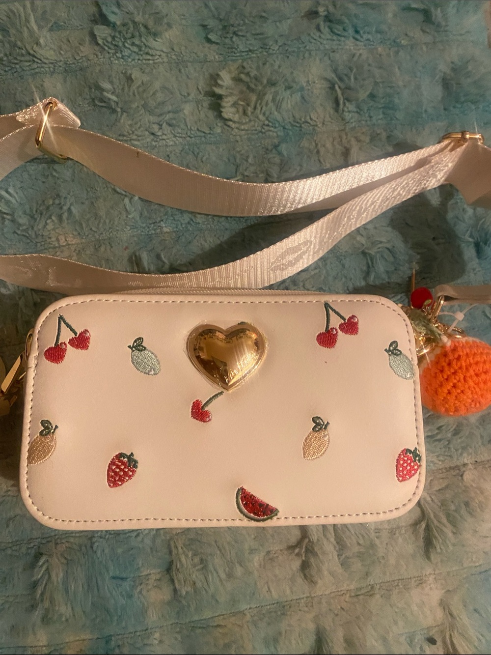Adorable Betsy Johnson pocketbook. Fun details. Great for teens or you ! ❤️